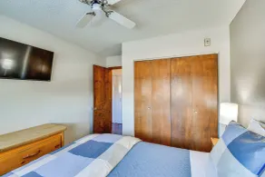 Pool & Hot Tub Access: Central Steamboat Condo - Interiör