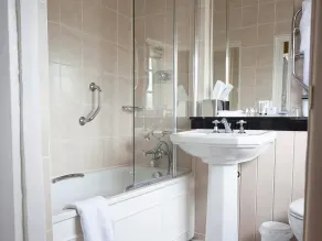Swan's Nest Hotel - Bathroom