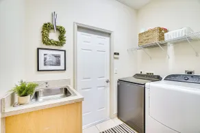 Spacious Oasis w/ Lagoon Pool & Spa in Cape Coral! - Intérieur