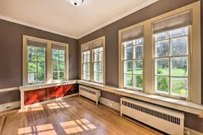 3-Acre Property: Charming Dutch Country Colonial - Innvendig