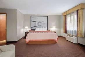Super 8 by Wyndham Waverly - Basseng