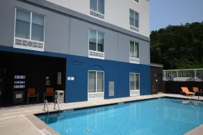 Holiday Inn Express & Suites Caryville by IHG - Piscine