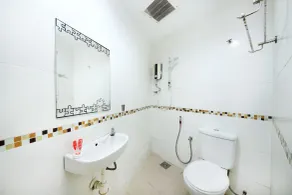 OYO 1055 Batu Caves Star Hotel - Bathroom