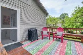 Walk Downtown: Takoma Park Escape w/ Large Yard! - Innvendig