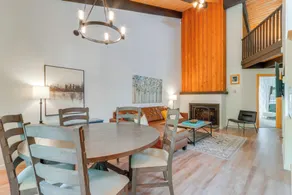 Lakeside Winter Walks! Idaho Condo w/ Resort Perks - Intérieur