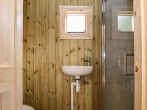 The Oak Hut - Bathroom