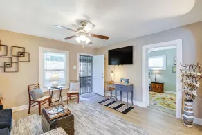 1925 Bungalow-style Home ~ 2 Mi to Downtown Indy! - Innenbereich