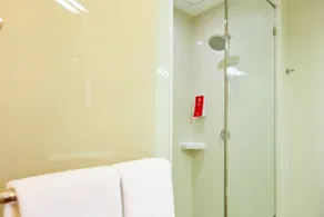 Monoloog Hotel Palembang - Bathroom