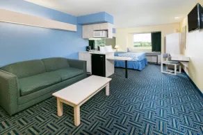 Days Inn & Suites by Wyndham Pryor - Zimmer
