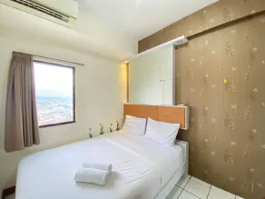 Adorable Classic 2Br Gateway Ahmad Yani Cicadas Bandung Apartment - Værelse