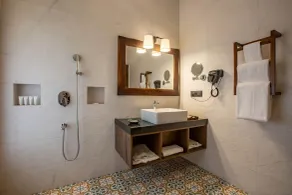 Hotel Seventh Heaven I Britannia Chowk Delhi I Couple Friendly I Value For Money I Free Parking Access - Bathroom