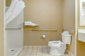 Quality Inn & Suites Monroe - Salle de bain