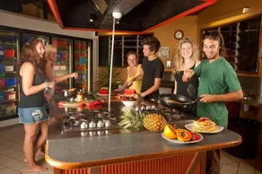 Dougies Backpackers - Restaurant