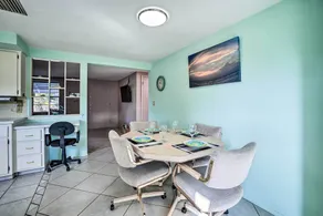 Cozy Holiday Home w/ Yard ~ 5 Mi to Beach! - Intérieur