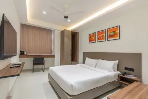 Hyber Hotel's- Gachibowli - Room
