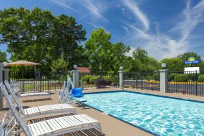 Days Inn by Wyndham Blakely - Pool