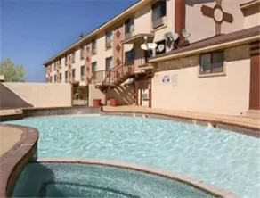 Super 8 by Wyndham Carlsbad - Piscine