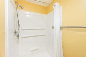 Super 8 by Wyndham Okawville - Baño