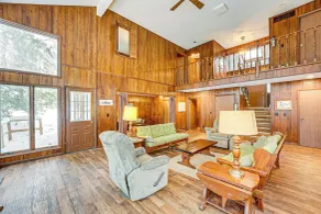 Near Manistee National Forest! Retro Cabin Retreat - Interiör