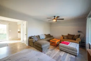 Near Nature Preserve & Pewaukee Lake: Home w/ Yard - Intérieur