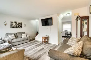 4 Mi to Dtwn Rochester: Charming Apt w/ Patio! - Intérieur