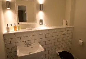 The Globe - Bathroom