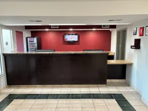 HomeTowne Studios by Red Roof Hagerstown - Williamsport, MD - Lobby