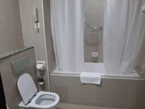 Peninsula Suites - Bathroom