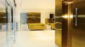 Layalee Grande Hotel Chennai - Coin salon dans le hall
