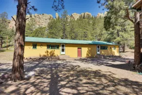 Secluded Stonewall Cabin w/ Mountain View! - Innenbereich