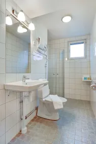2Home Hotel Apartments - Bathroom