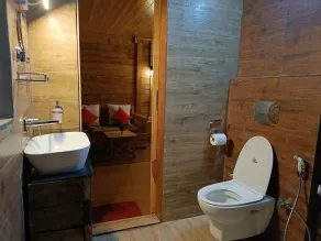 Chopta Resort - Bathroom
