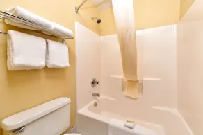 Quality Inn Murray University Area - Badezimmer
