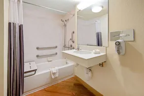 La Quinta Inn by Wyndham San Antonio Market Square - Salle de bain