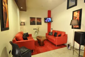 Planet Hotel - Lobby sitting area