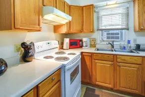 Quaint Cody Cottage w/ Grill: Walk to Downtown! - Interiör