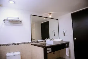 Hotel Clara Luna - Bathroom