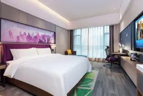 Hampton by Hilton Zhangjiajie Tianmen Mountain -Situated opposite the Tianmen Mountain Cable Car Station -Provide free airport shuttle service - English-speaking customer service - Pokój