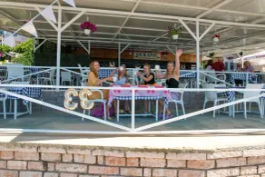 Oceanic Overview Suites - Restaurant