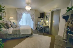 The North Shore Inn - Room