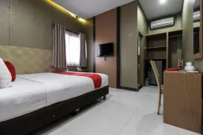 RedDoorz Plus @ Tuparev Cirebon - Room