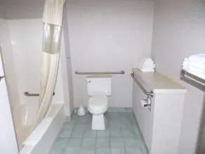 AmericInn by Wyndham Saint Ignace Lakefront - Salle de bain