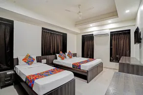 Fabhotel Royal Inn I - Room