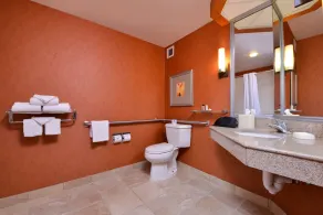 Best Western Plus Wichita West Airport Inn - Bathroom