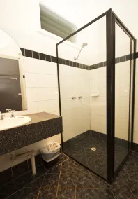 Peden's Hotel - Bathroom