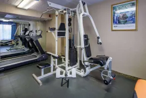 Days Hotel by Wyndham North Bergen - Salle de remise en forme