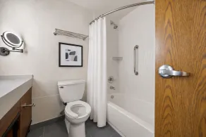 Capital Plaza Hotel - Bathroom