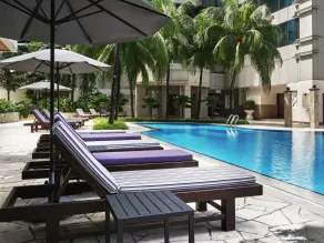 Pullman Kuala Lumpur City Centre Hotel & Residences - Piscina