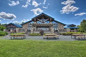 Deck & Fire Pit: Pocono Lake Home Near Skiing! - Interiør