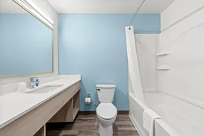 WoodSpring Suites Oak Ridge Knoxville - Bathroom